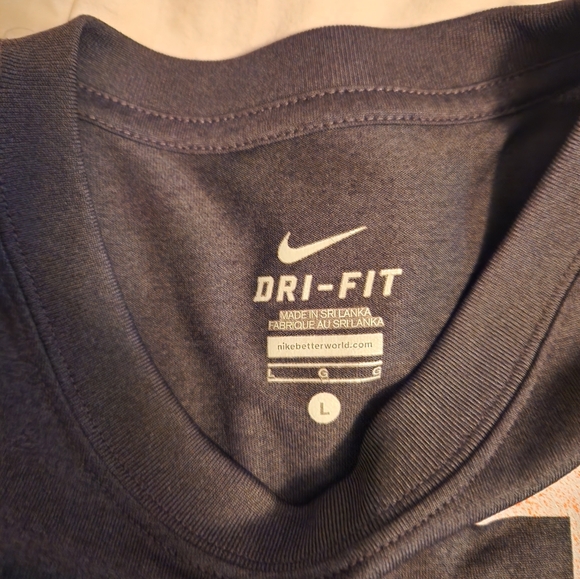 Lot of 3 Boys Nike Shirts - Picture 4 of 4